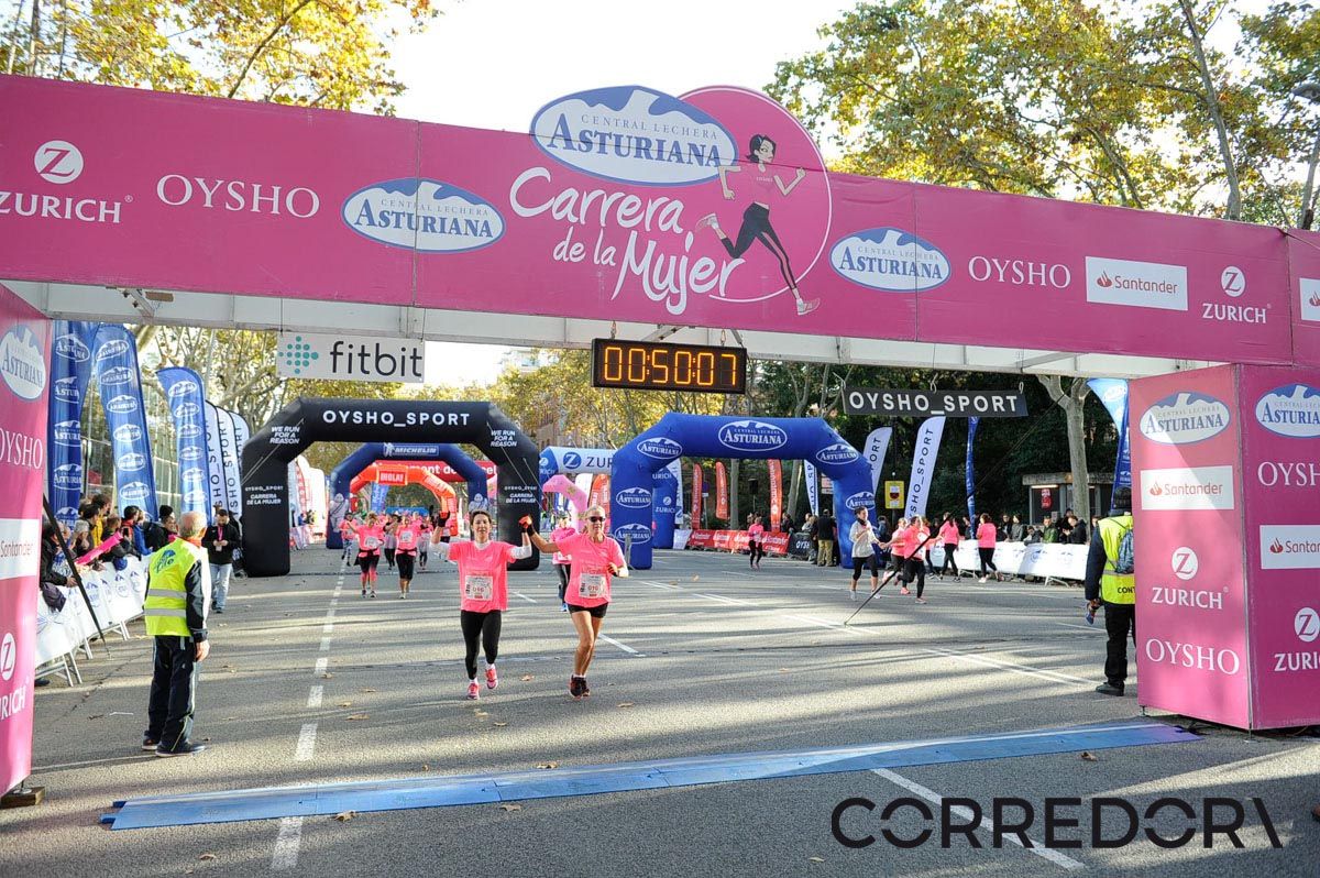 Llegada de la Carrera de la Mujer de Barcelona (ARCO IZQUIERDO 12)