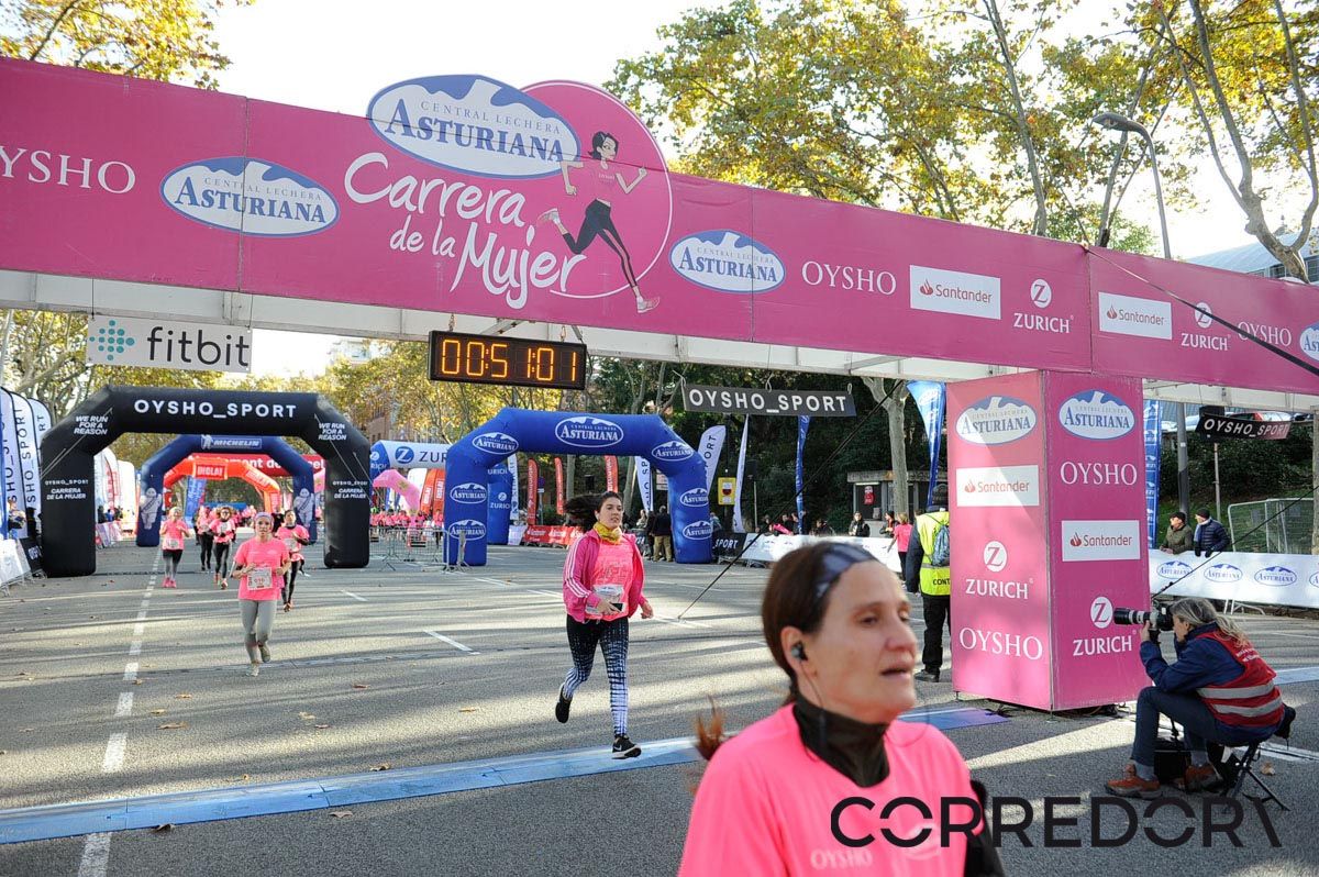Llegada de la Carrera de la Mujer de Barcelona (ARCO IZQUIERDO 13)
