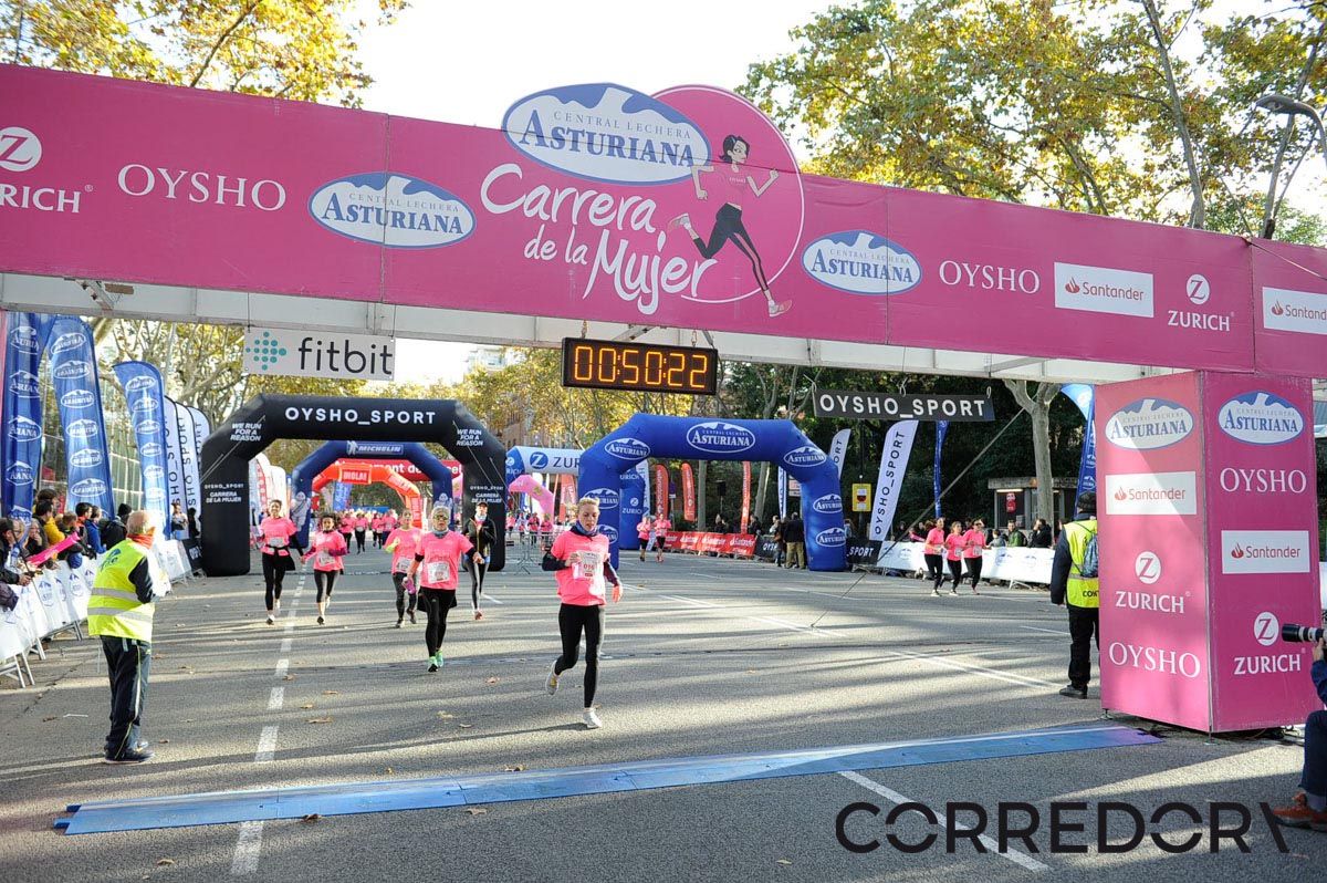 Llegada de la Carrera de la Mujer de Barcelona (ARCO IZQUIERDO 12)