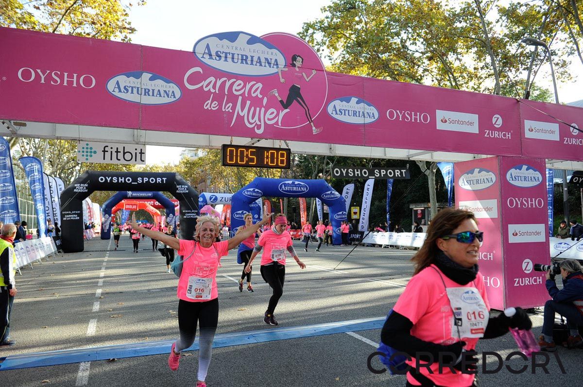 Llegada de la Carrera de la Mujer de Barcelona (ARCO IZQUIERDO 13)