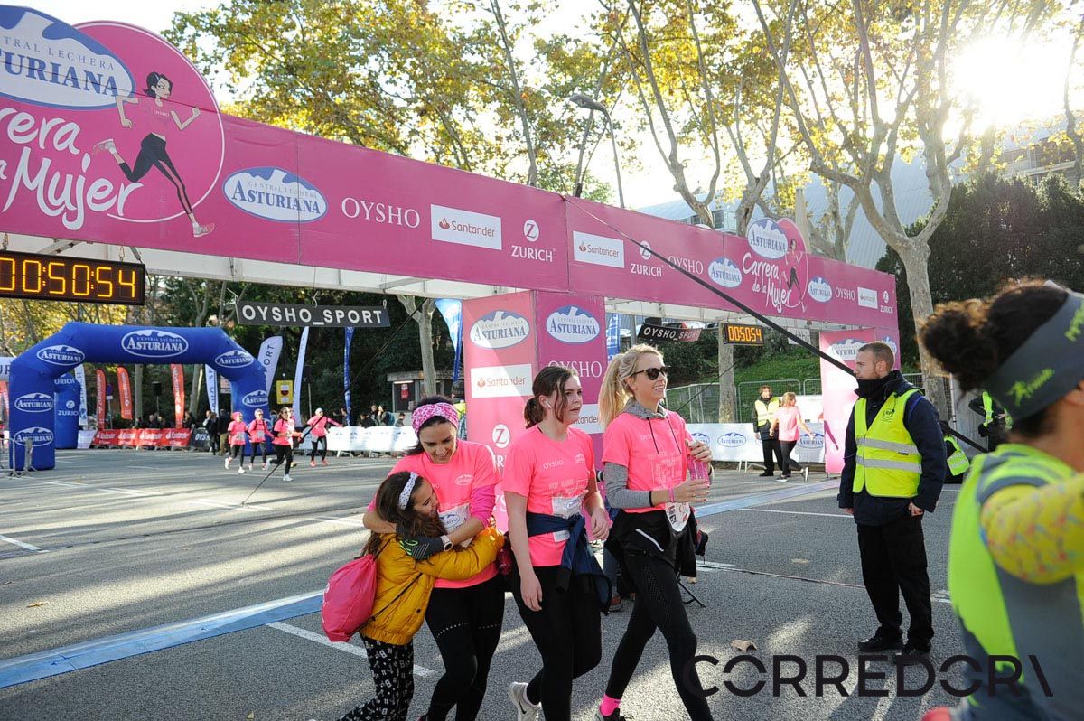 Llegada de la Carrera de la Mujer de Barcelona (ARCO IZQUIERDO 13)