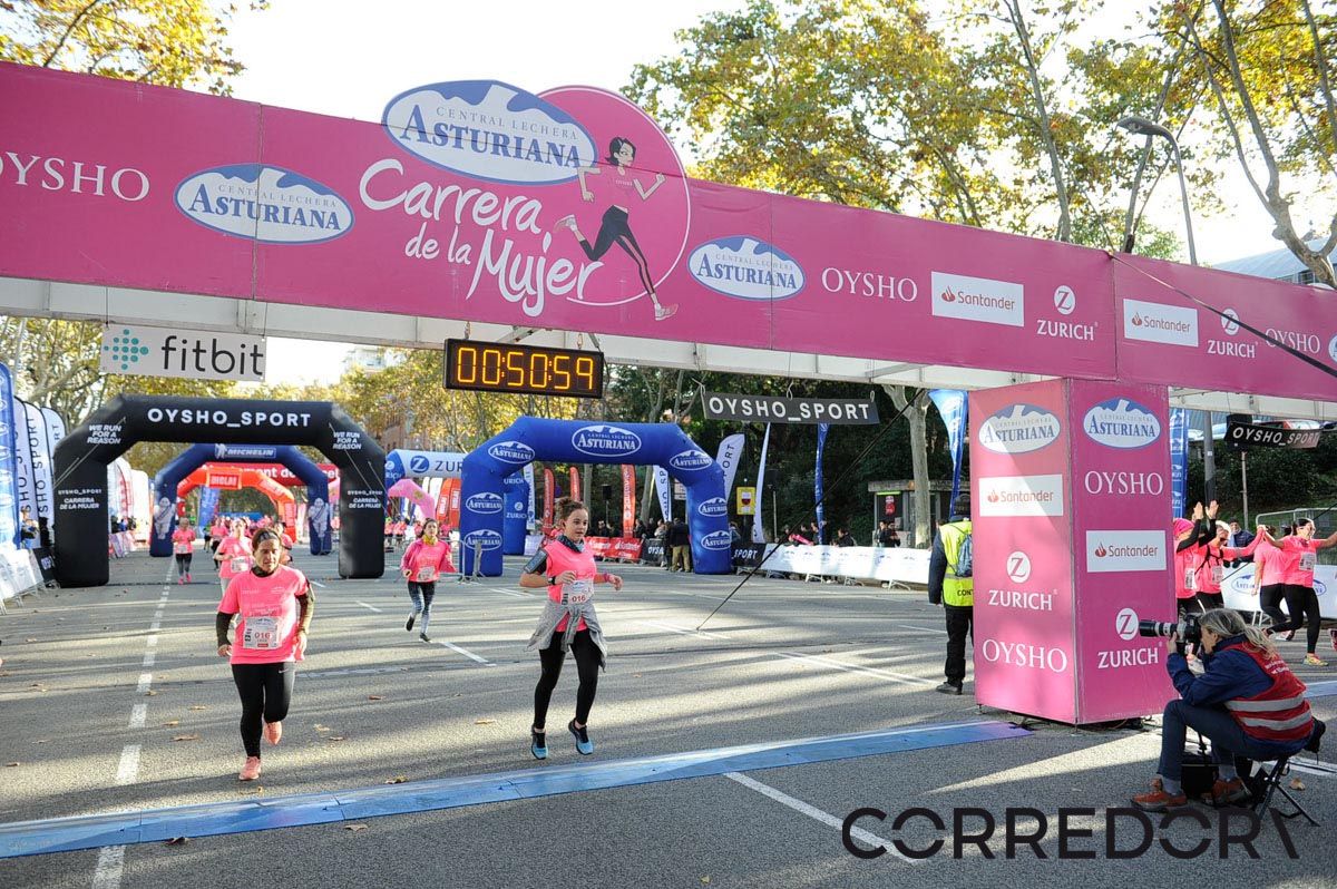 Llegada de la Carrera de la Mujer de Barcelona (ARCO IZQUIERDO 13)