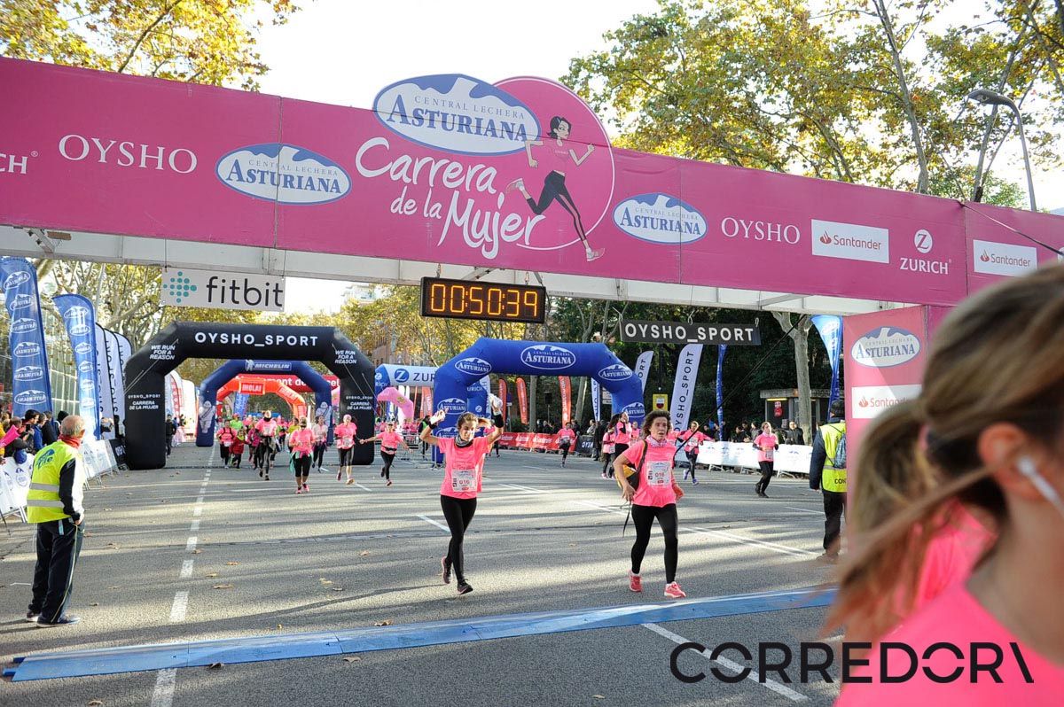 Llegada de la Carrera de la Mujer de Barcelona (ARCO IZQUIERDO 12)