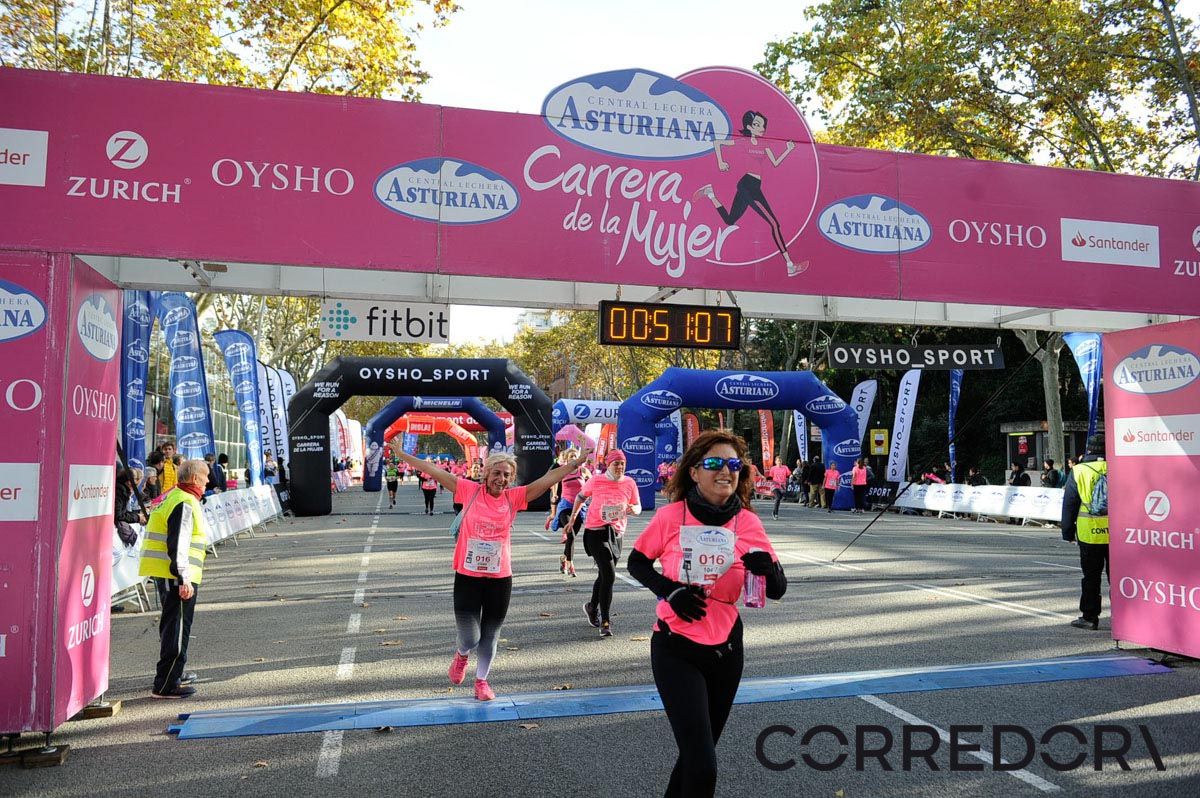 Llegada de la Carrera de la Mujer de Barcelona (ARCO IZQUIERDO 13)