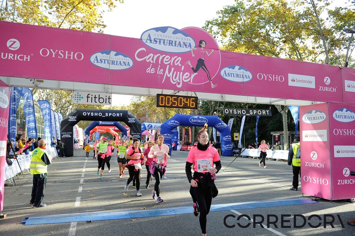 Llegada de la Carrera de la Mujer de Barcelona (ARCO IZQUIERDO 12)