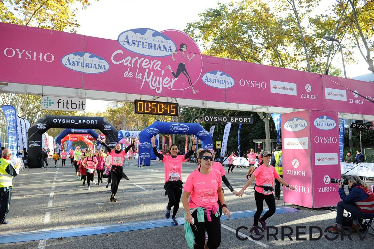 Llegada de la Carrera de la Mujer de Barcelona (ARCO IZQUIERDO 12)