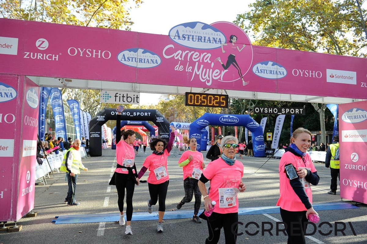Llegada de la Carrera de la Mujer de Barcelona (ARCO IZQUIERDO 12)