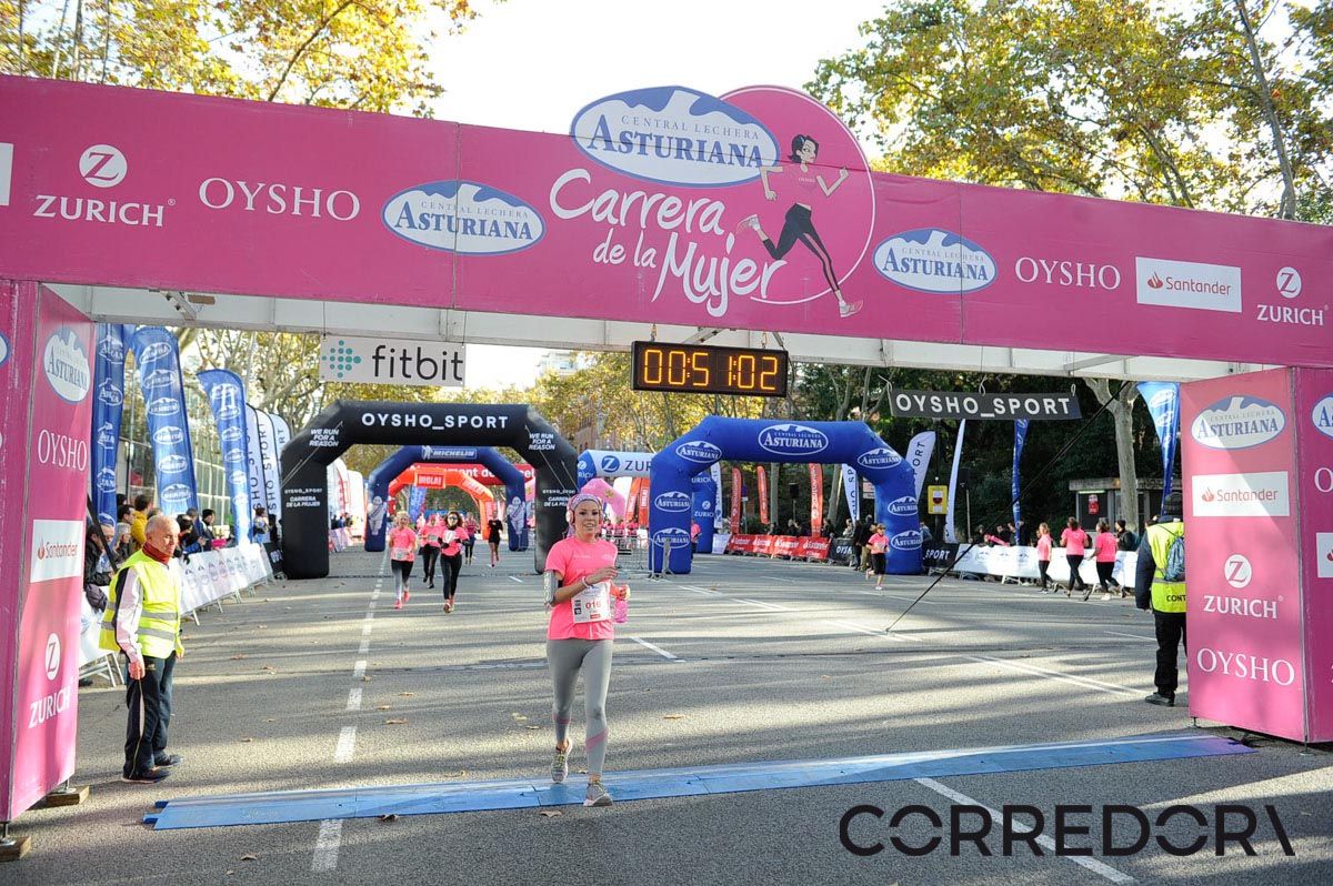 Llegada de la Carrera de la Mujer de Barcelona (ARCO IZQUIERDO 13)