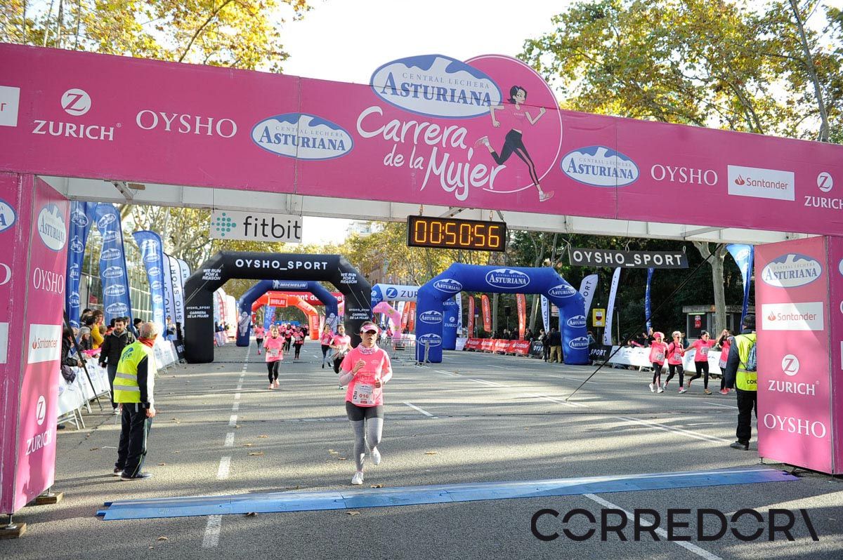 Llegada de la Carrera de la Mujer de Barcelona (ARCO IZQUIERDO 13)