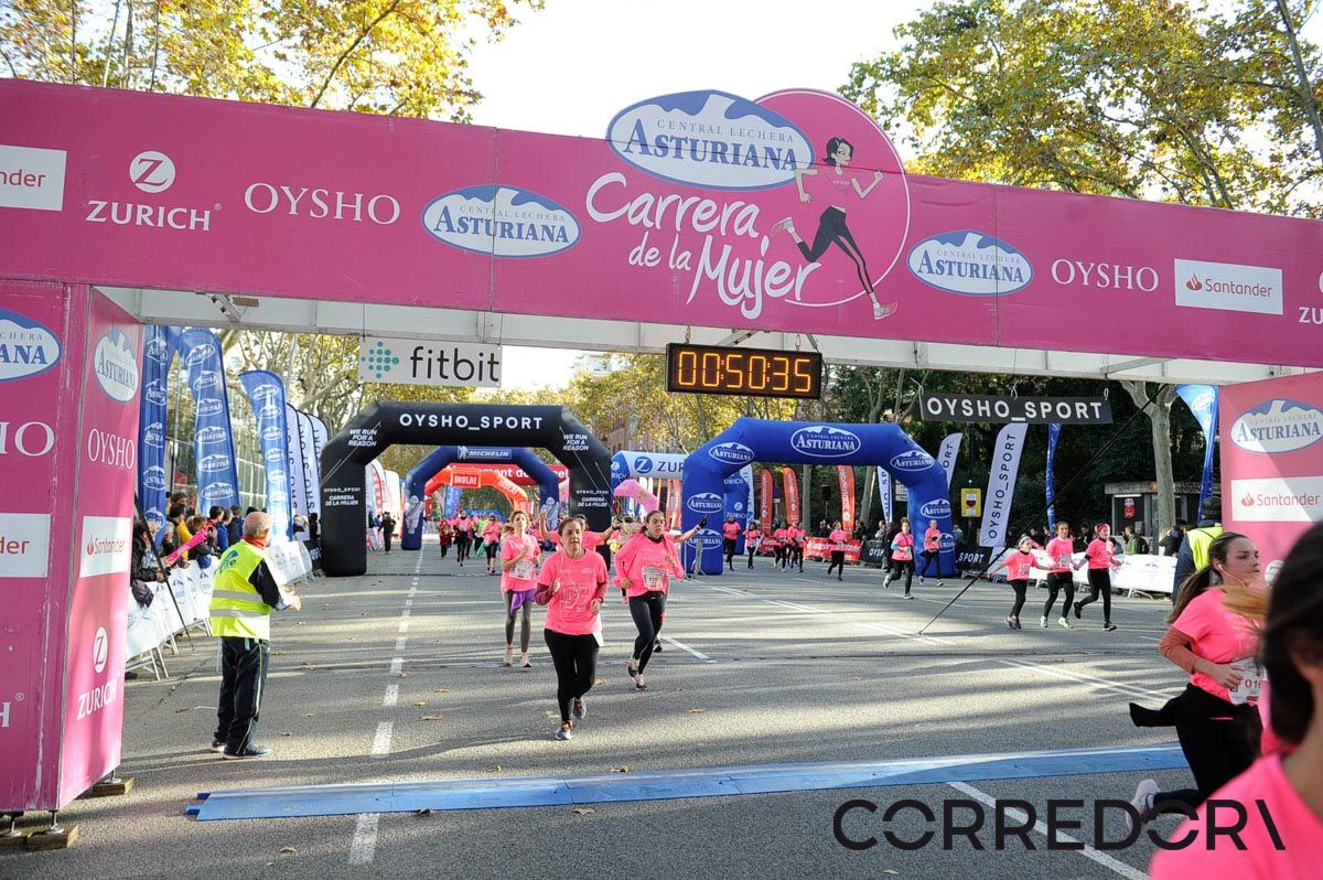Llegada de la Carrera de la Mujer de Barcelona (ARCO IZQUIERDO 12)