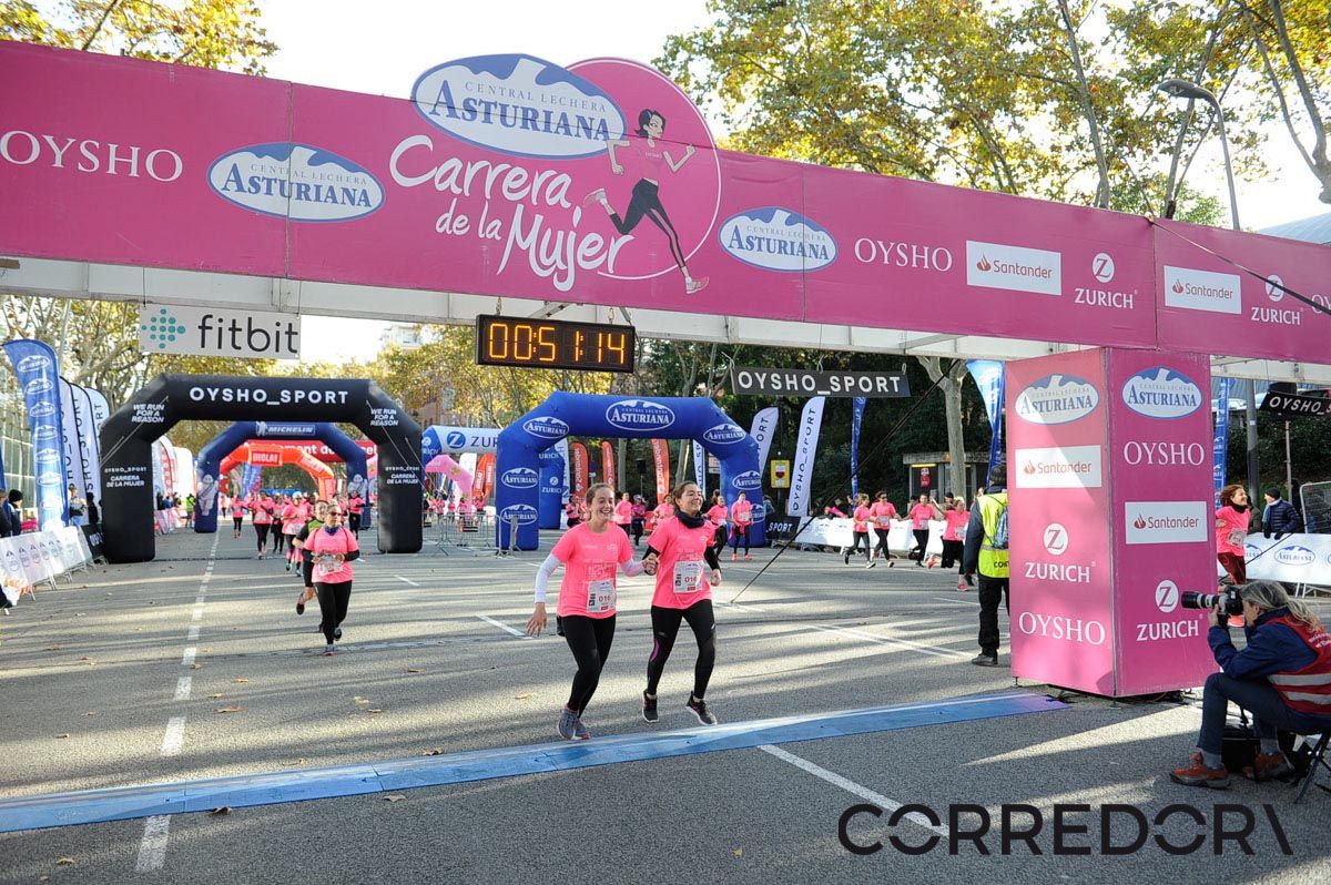 Llegada de la Carrera de la Mujer de Barcelona (ARCO IZQUIERDO 13)