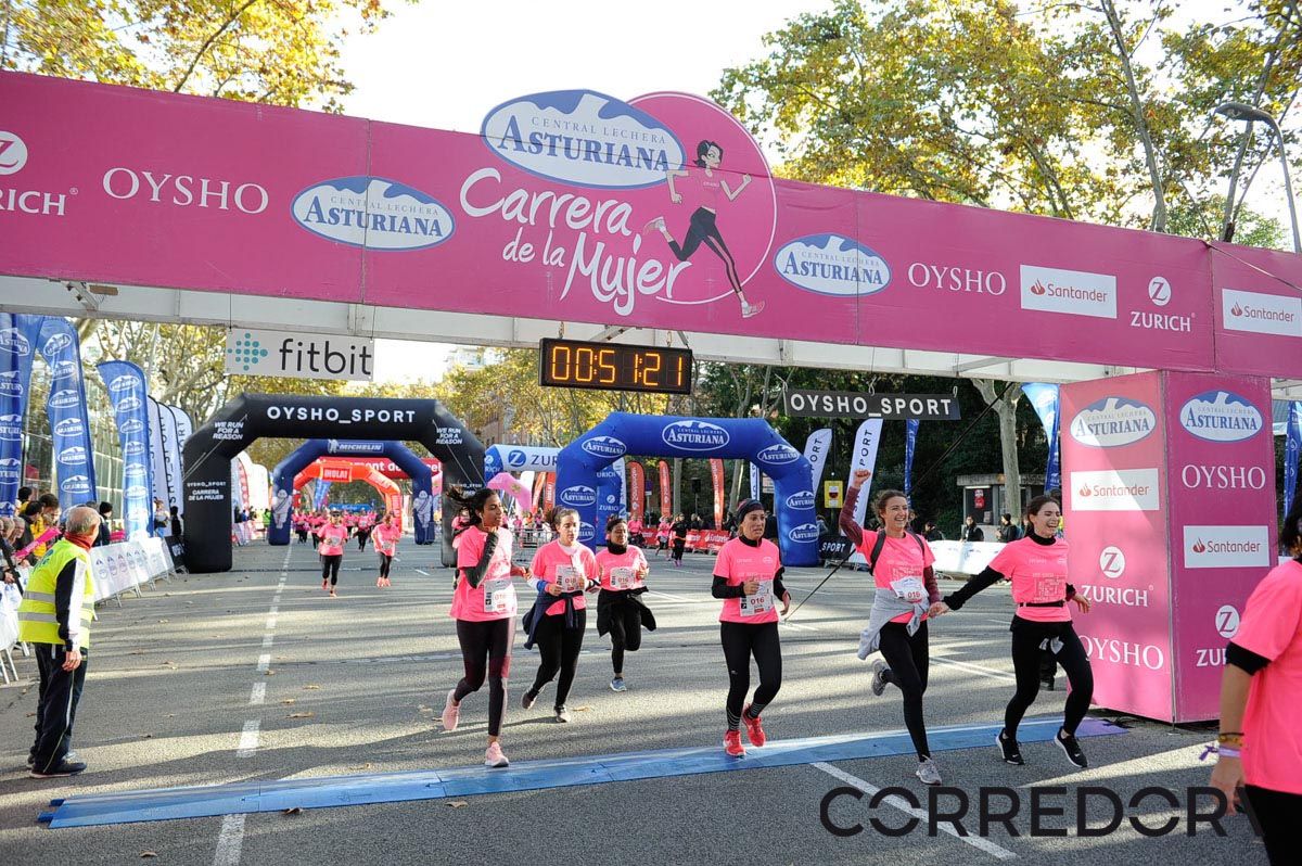 Llegada de la Carrera de la Mujer de Barcelona (ARCO IZQUIERDO 13)
