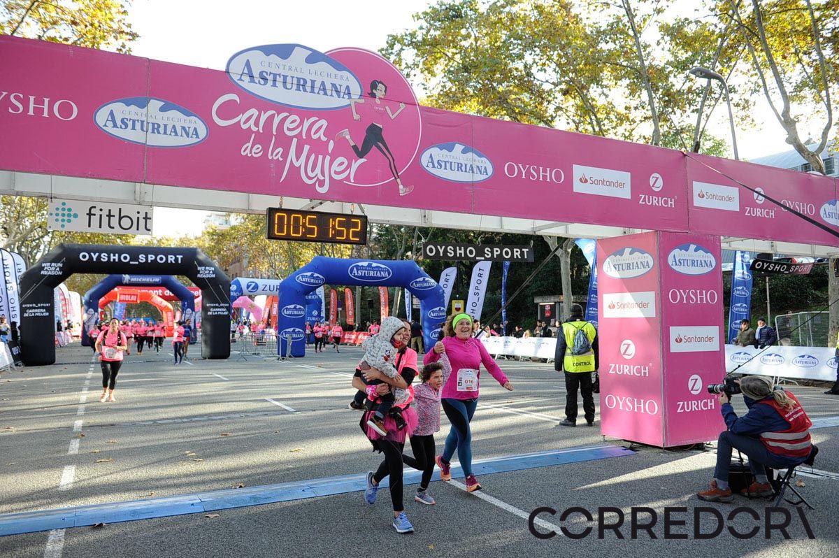 Llegada de la Carrera de la Mujer de Barcelona (ARCO IZQUIERDO 14)