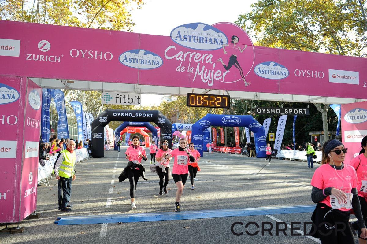 Llegada de la Carrera de la Mujer de Barcelona (ARCO IZQUIERDO 14)