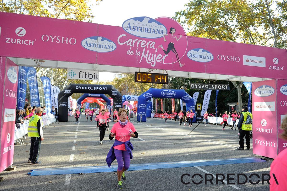 Llegada de la Carrera de la Mujer de Barcelona (ARCO IZQUIERDO 14)