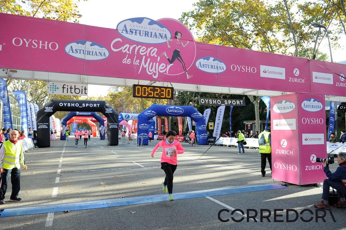 Llegada de la Carrera de la Mujer de Barcelona (ARCO IZQUIERDO 14)