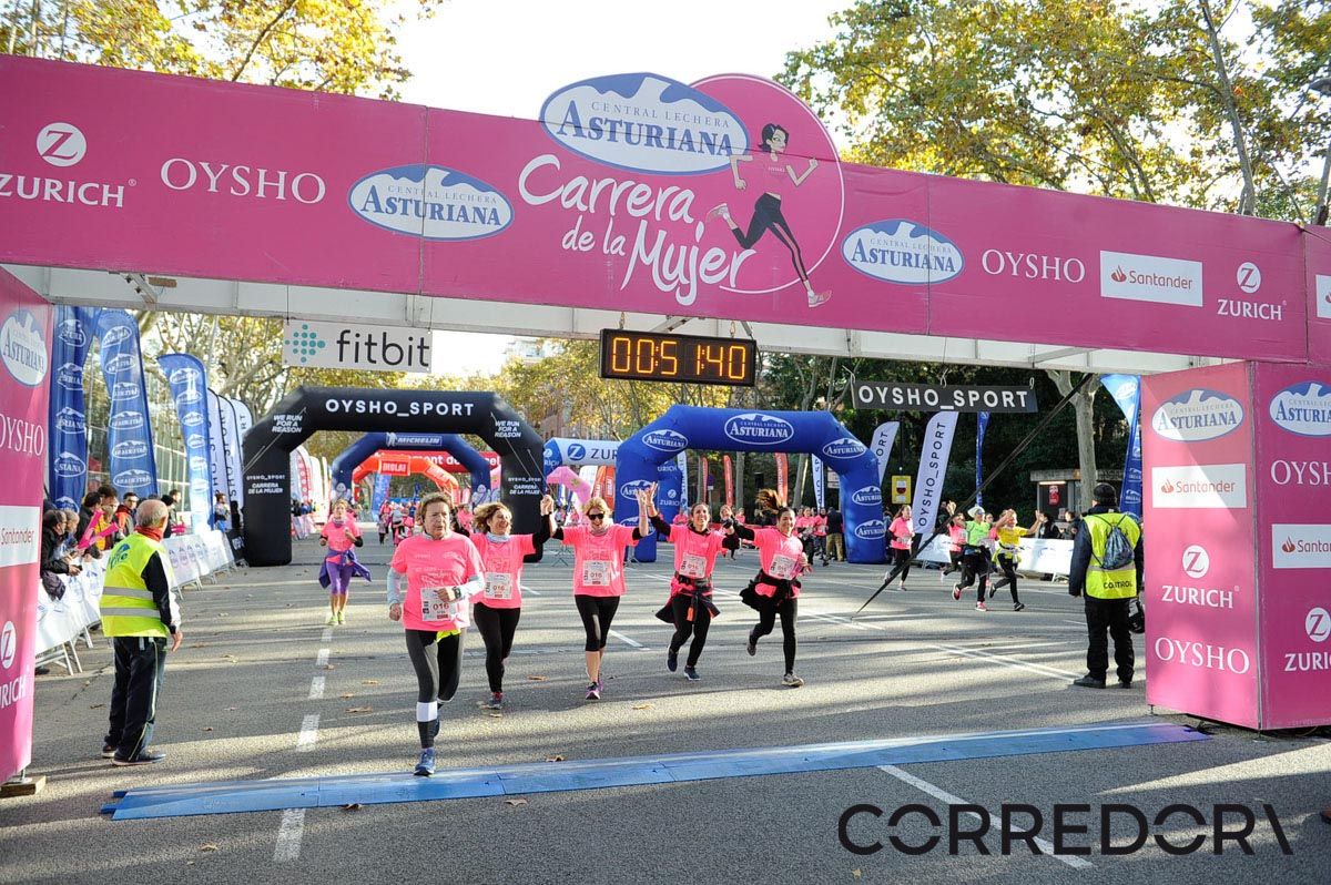 Llegada de la Carrera de la Mujer de Barcelona (ARCO IZQUIERDO 13)
