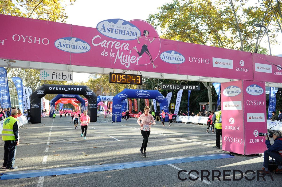Llegada de la Carrera de la Mujer de Barcelona (ARCO IZQUIERDO 14)