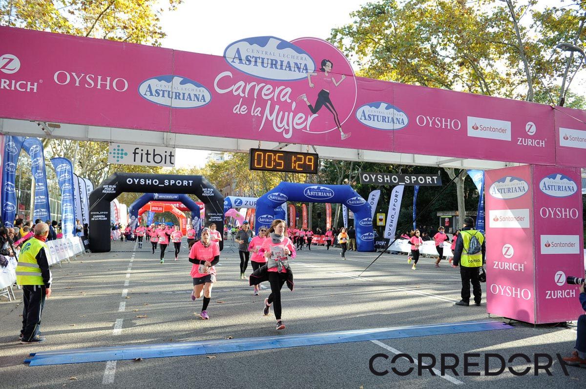 Llegada de la Carrera de la Mujer de Barcelona (ARCO IZQUIERDO 13)