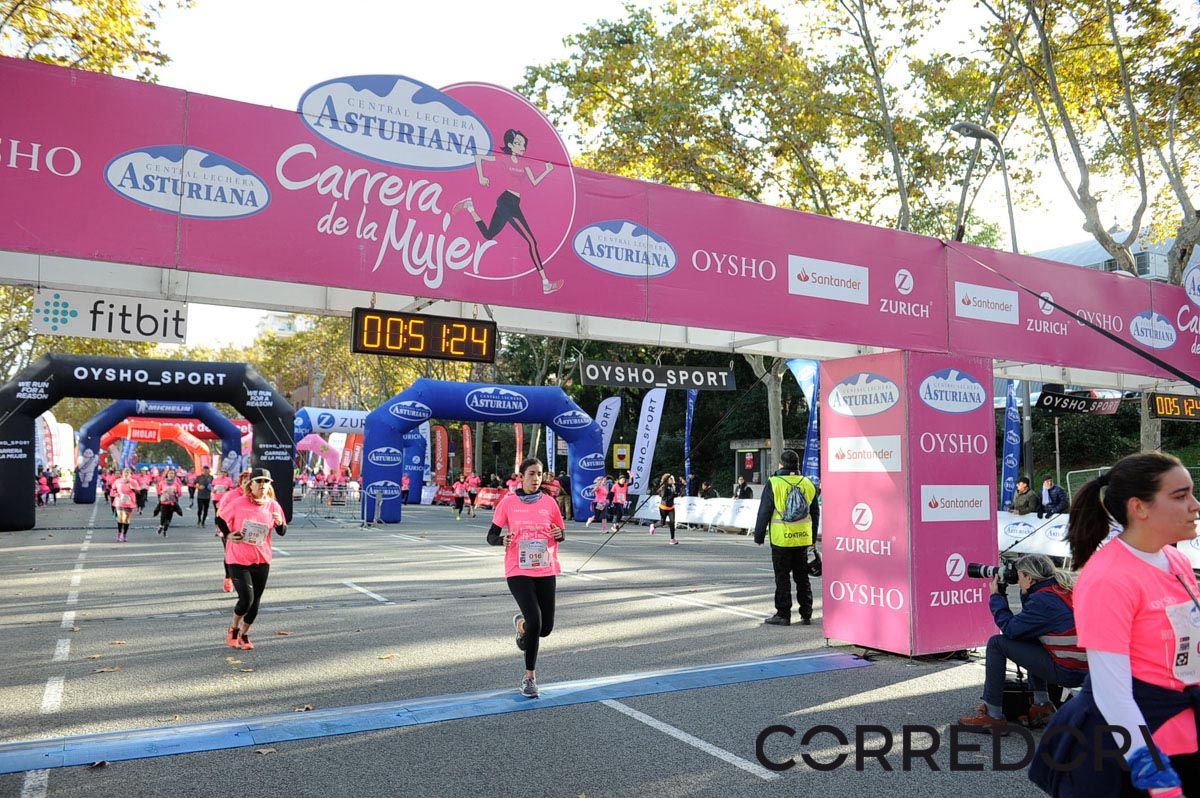 Llegada de la Carrera de la Mujer de Barcelona (ARCO IZQUIERDO 13)