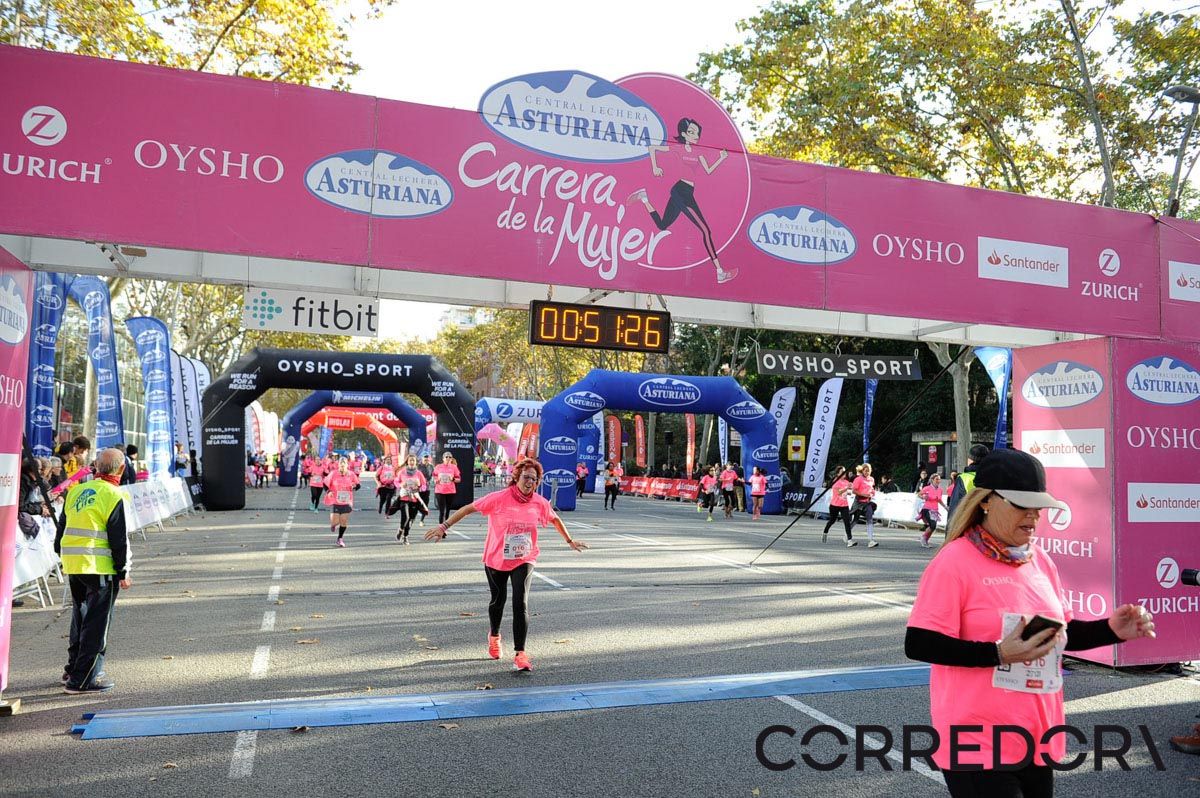 Llegada de la Carrera de la Mujer de Barcelona (ARCO IZQUIERDO 13)