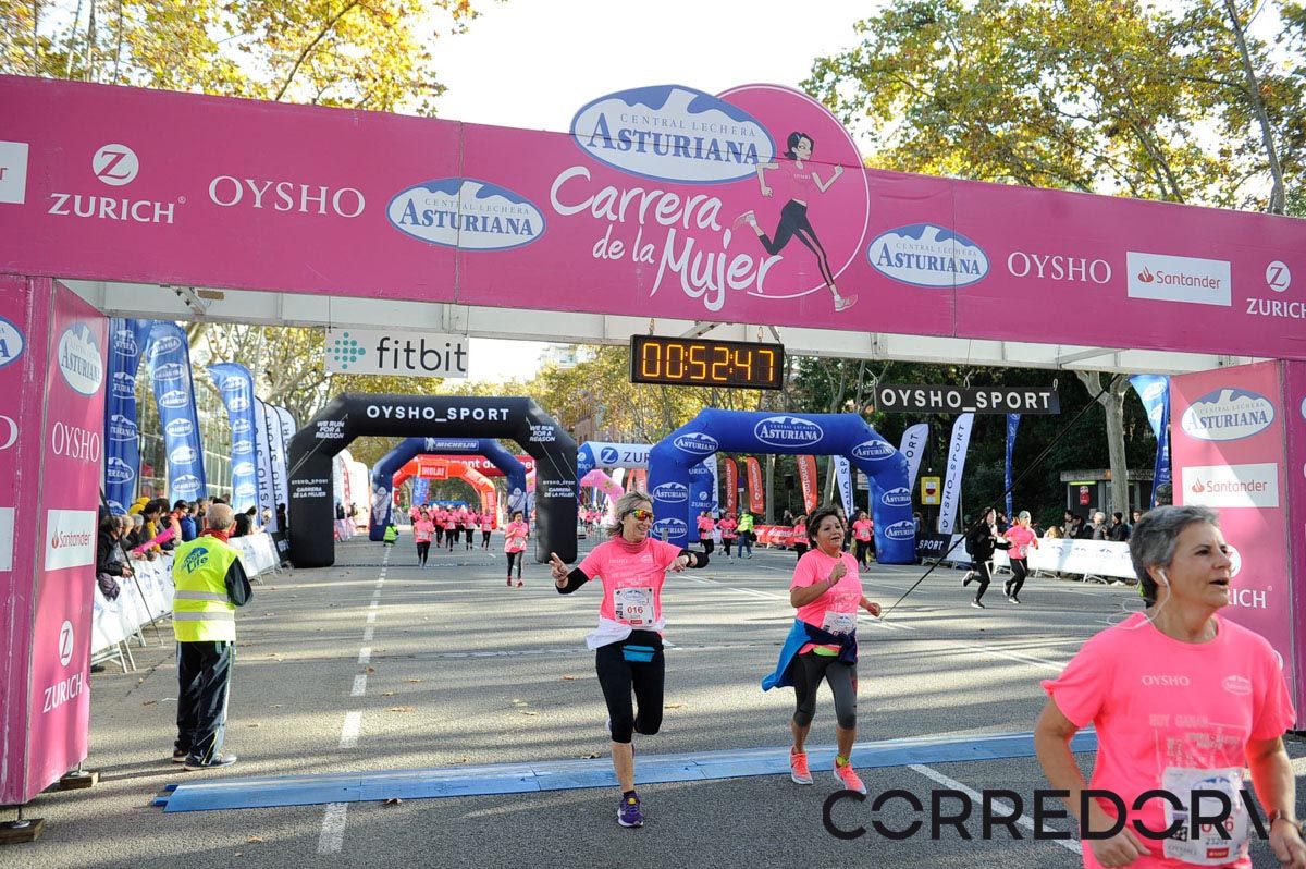 Llegada de la Carrera de la Mujer de Barcelona (ARCO IZQUIERDO 15)