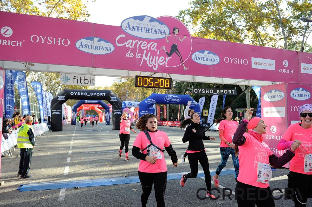 Llegada de la Carrera de la Mujer de Barcelona (ARCO IZQUIERDO 14)