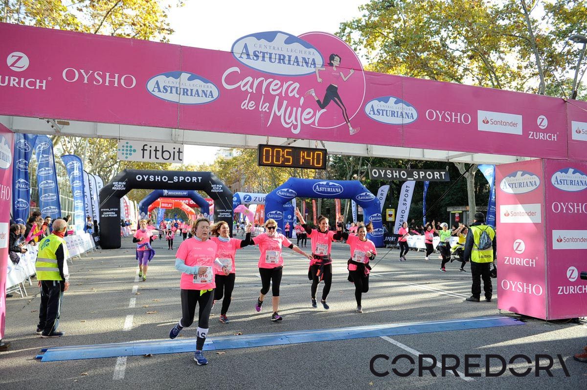 Llegada de la Carrera de la Mujer de Barcelona (ARCO IZQUIERDO 13)