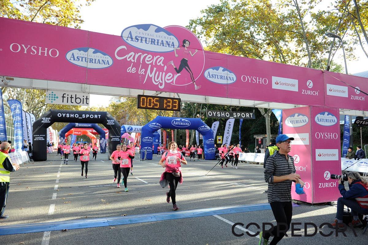 Llegada de la Carrera de la Mujer de Barcelona (ARCO IZQUIERDO 13)