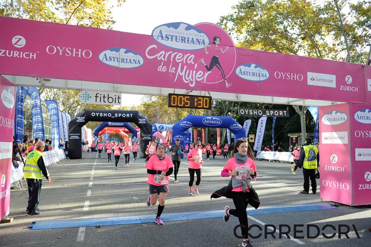 Llegada de la Carrera de la Mujer de Barcelona (ARCO IZQUIERDO 13)