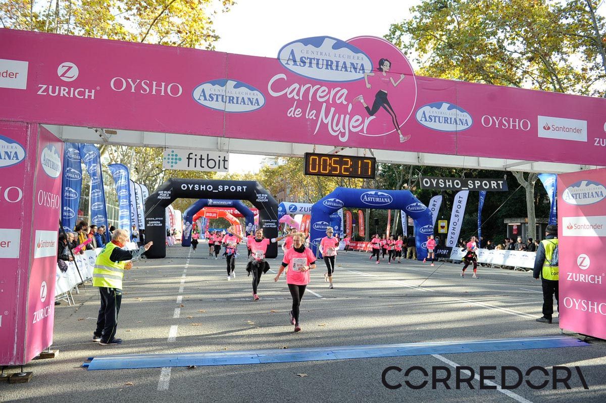 Llegada de la Carrera de la Mujer de Barcelona (ARCO IZQUIERDO 14)