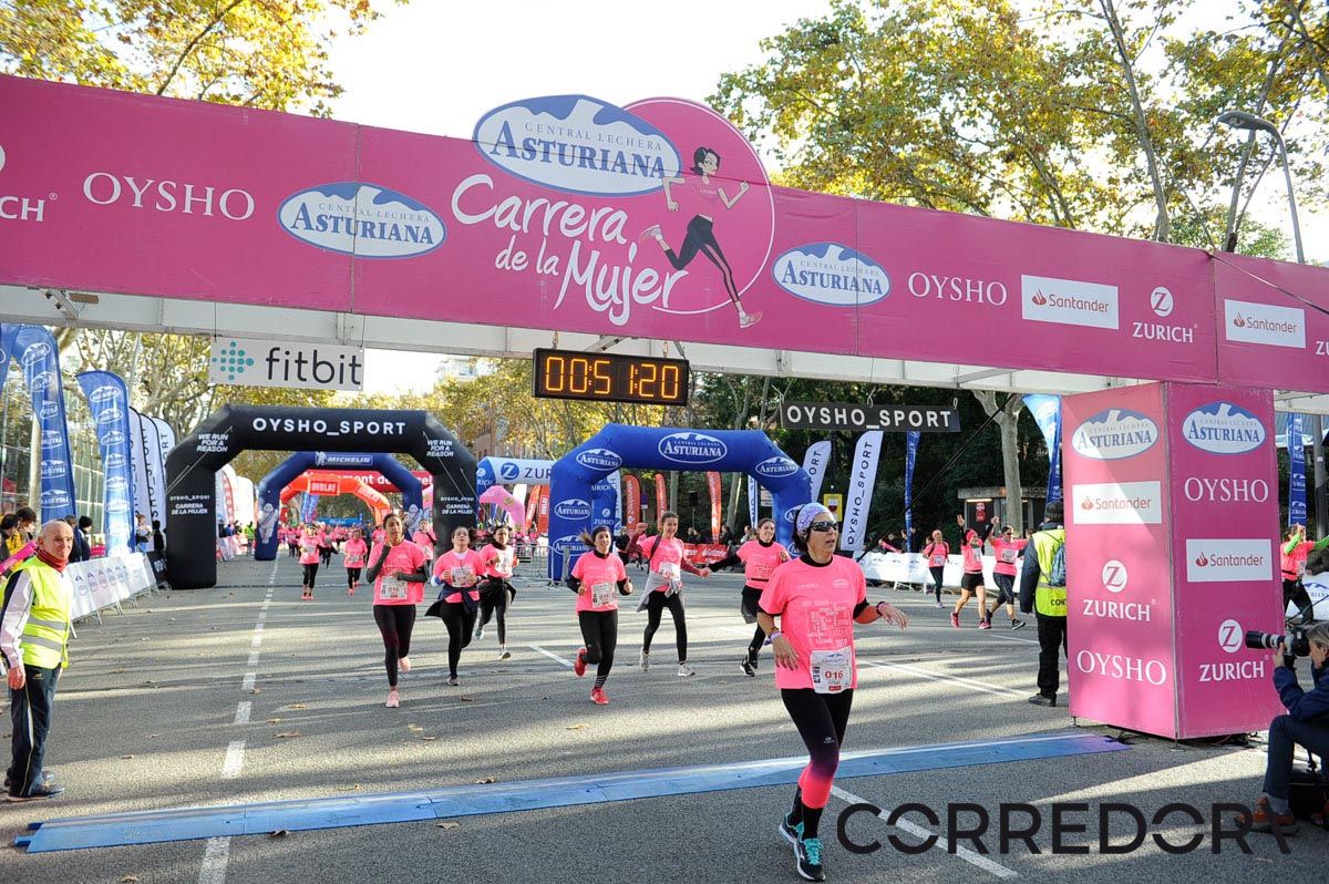 Llegada de la Carrera de la Mujer de Barcelona (ARCO IZQUIERDO 13)
