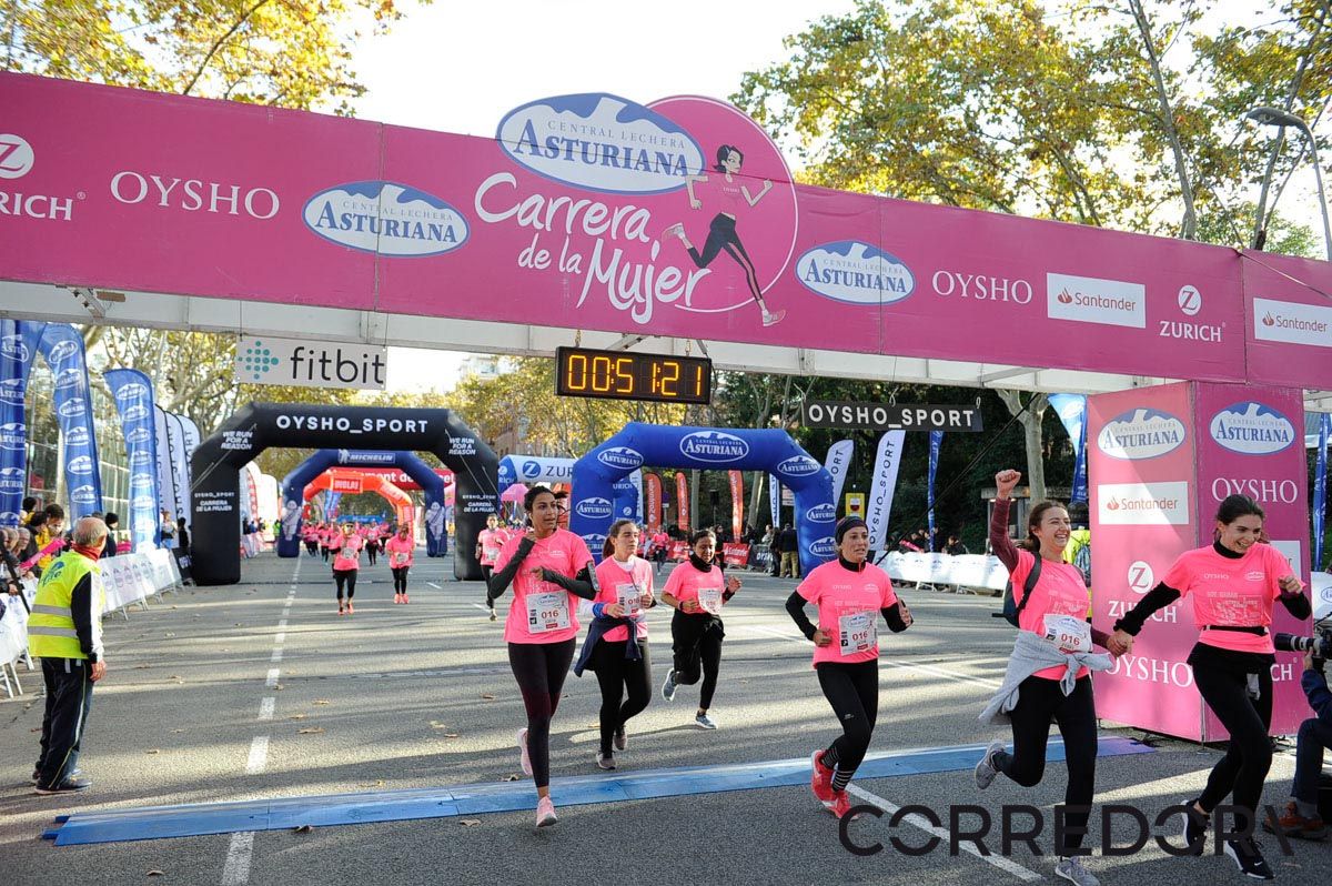 Llegada de la Carrera de la Mujer de Barcelona (ARCO IZQUIERDO 13)