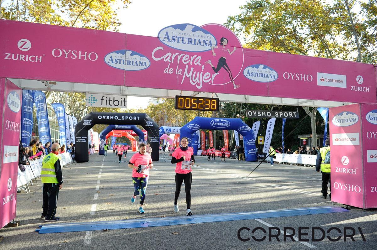 Llegada de la Carrera de la Mujer de Barcelona (ARCO IZQUIERDO 14)