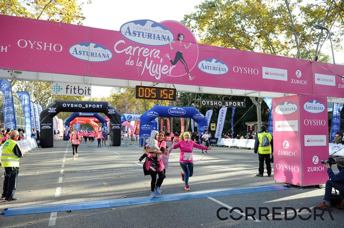 Llegada de la Carrera de la Mujer de Barcelona (ARCO IZQUIERDO 14)