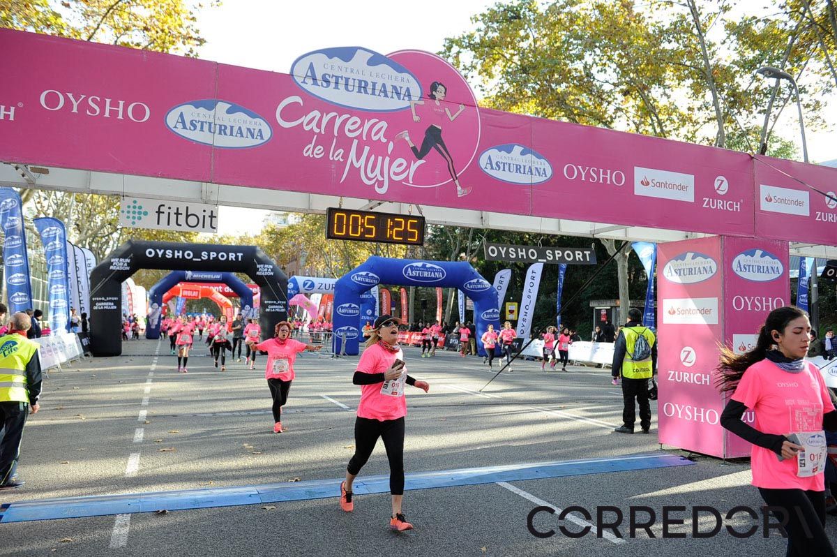 Llegada de la Carrera de la Mujer de Barcelona (ARCO IZQUIERDO 13)