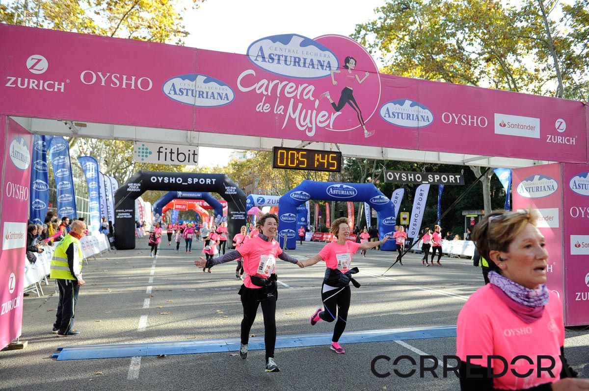 Llegada de la Carrera de la Mujer de Barcelona (ARCO IZQUIERDO 14)