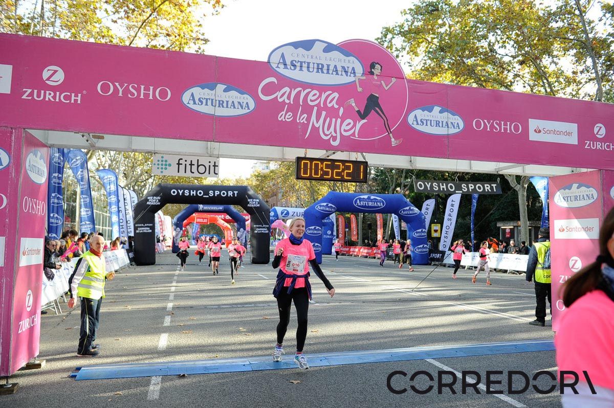 Llegada de la Carrera de la Mujer de Barcelona (ARCO IZQUIERDO 14)
