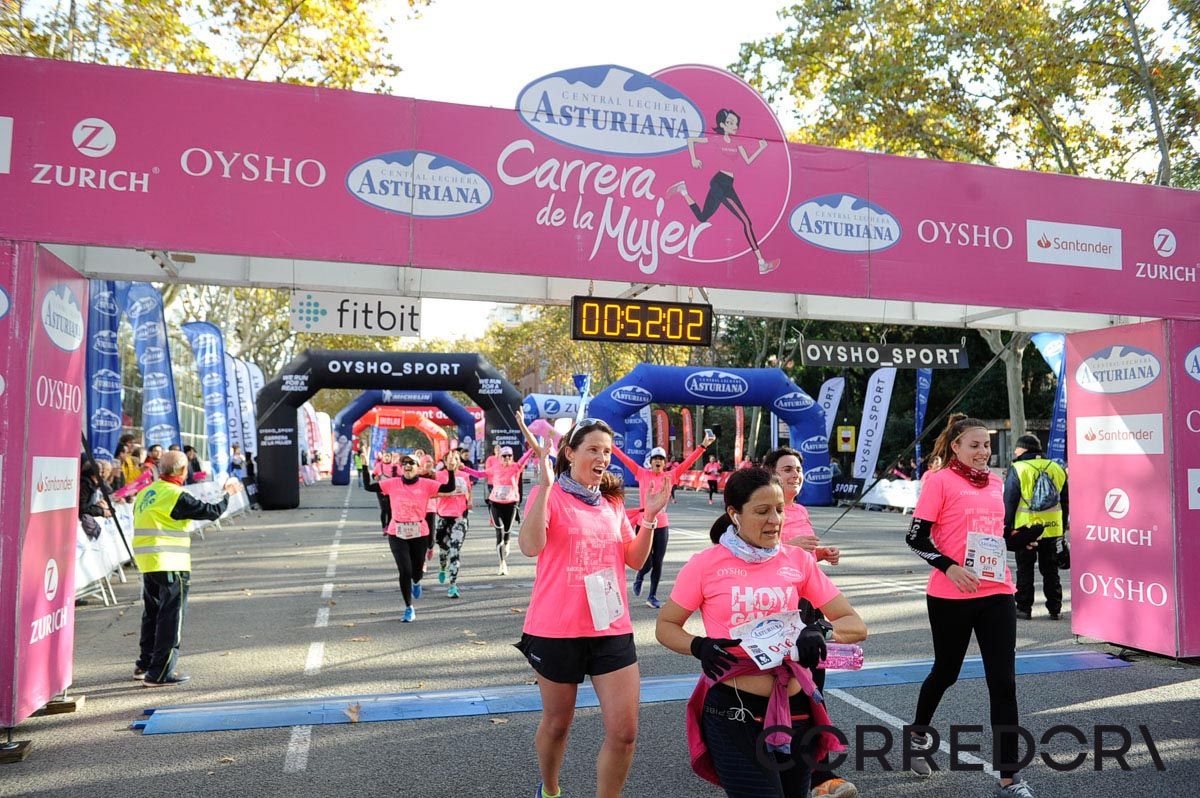 Llegada de la Carrera de la Mujer de Barcelona (ARCO IZQUIERDO 14)
