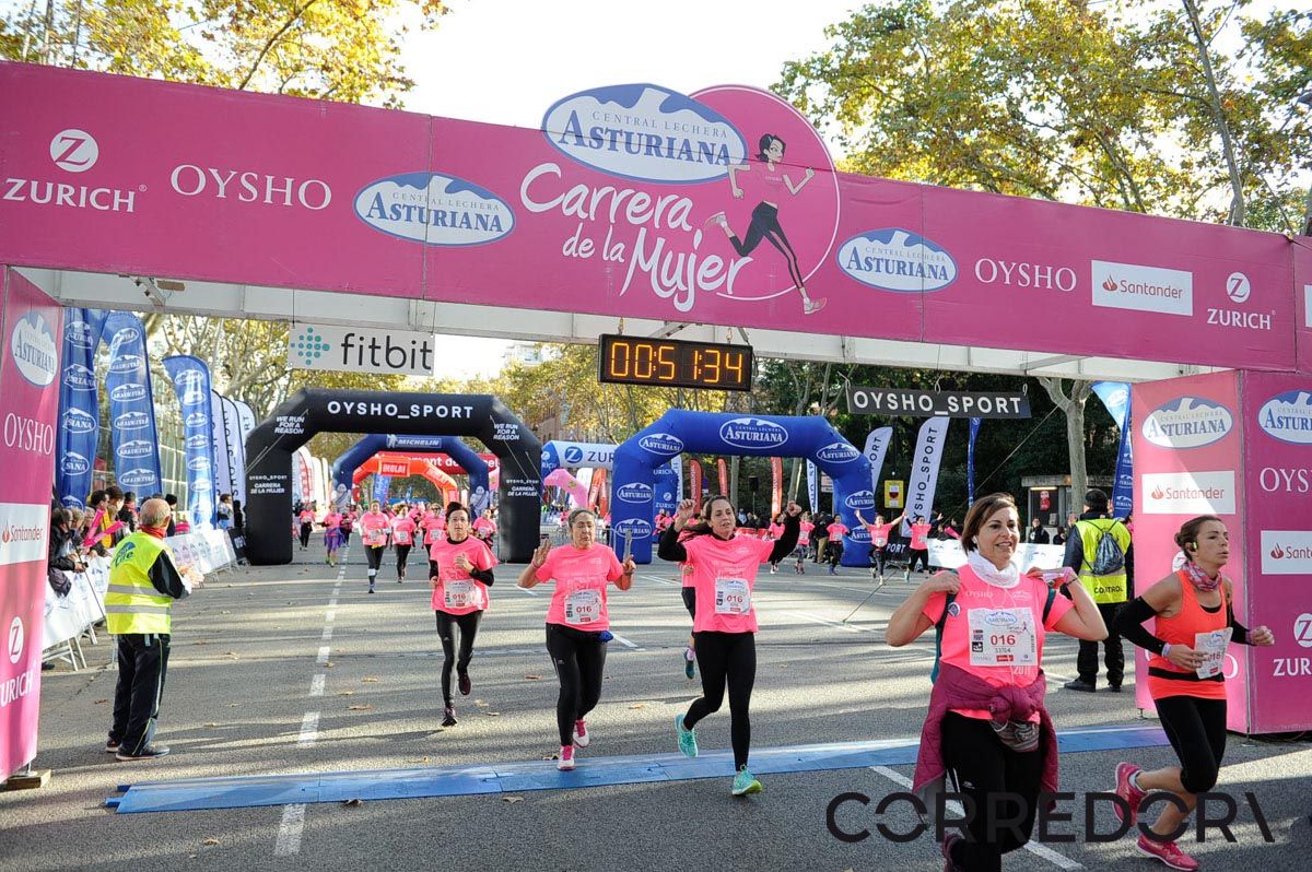 Llegada de la Carrera de la Mujer de Barcelona (ARCO IZQUIERDO 13)