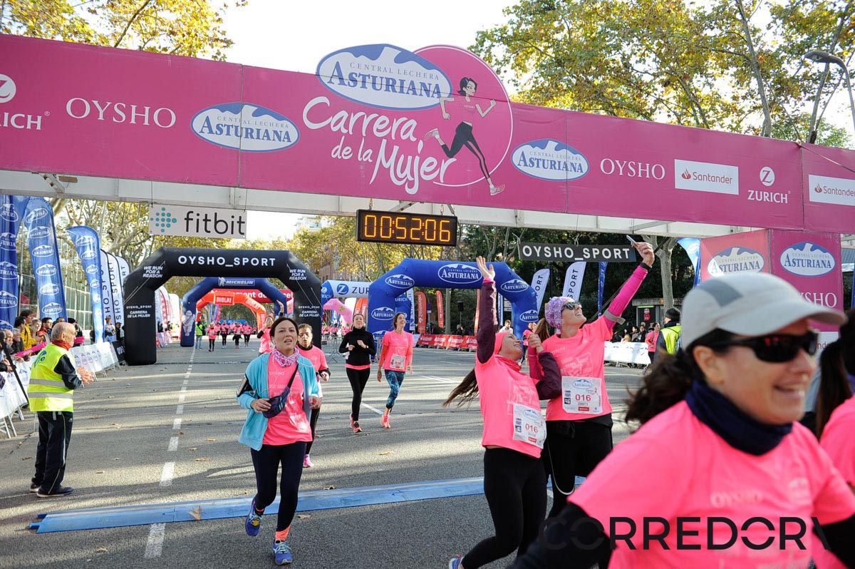 Llegada de la Carrera de la Mujer de Barcelona (ARCO IZQUIERDO 14)