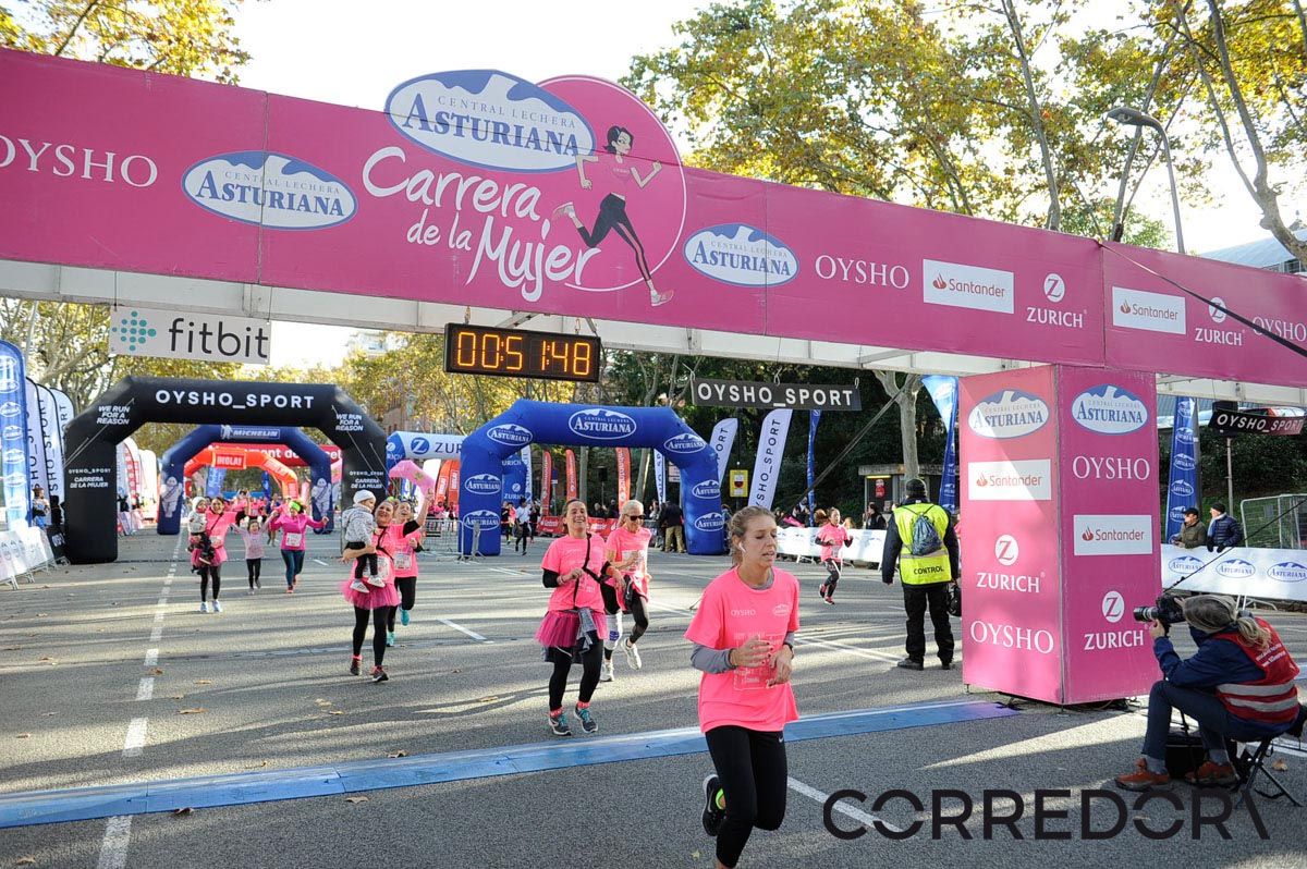 Llegada de la Carrera de la Mujer de Barcelona (ARCO IZQUIERDO 14)