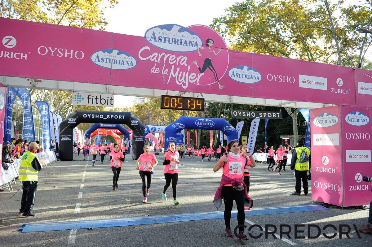 Llegada de la Carrera de la Mujer de Barcelona (ARCO IZQUIERDO 13)