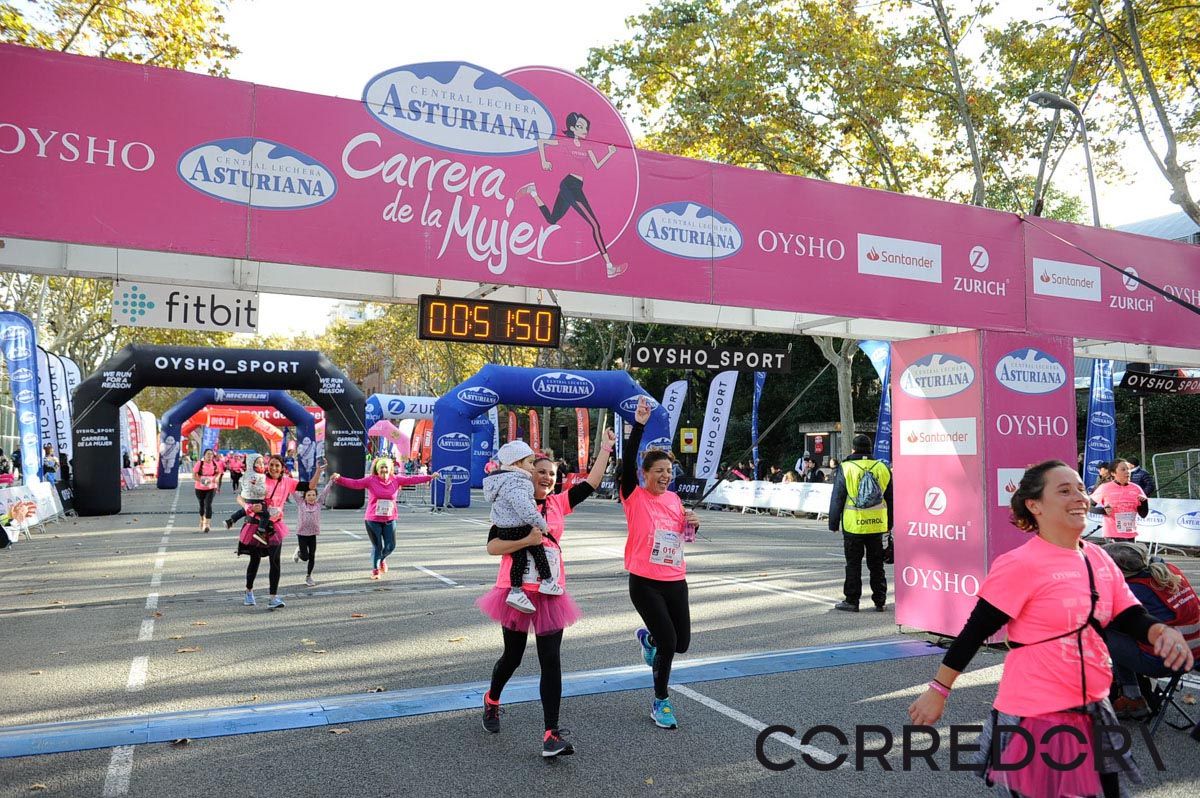 Llegada de la Carrera de la Mujer de Barcelona (ARCO IZQUIERDO 14)