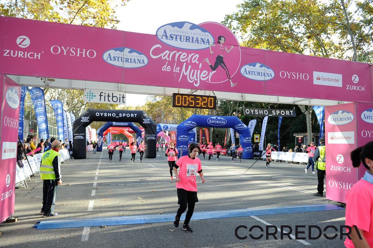 Llegada de la Carrera de la Mujer de Barcelona (ARCO IZQUIERDO 15)