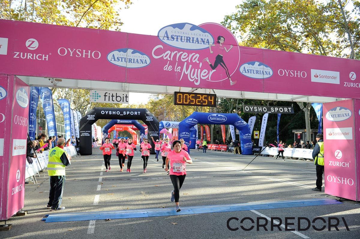 Llegada de la Carrera de la Mujer de Barcelona (ARCO IZQUIERDO 15)