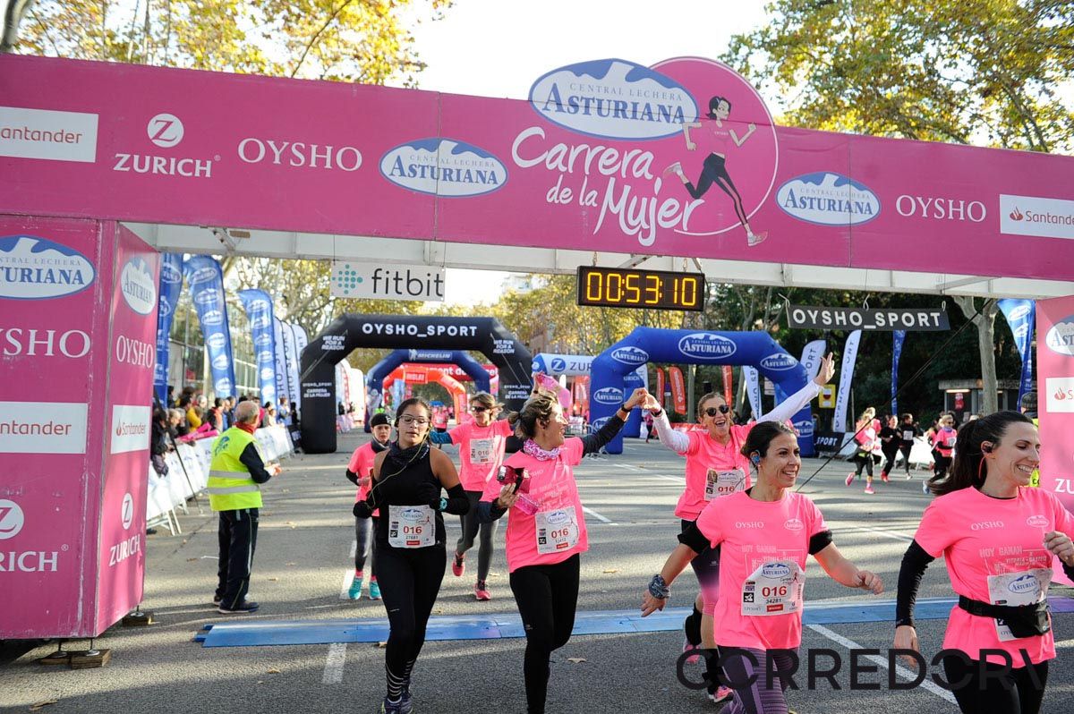 Llegada de la Carrera de la Mujer de Barcelona (ARCO IZQUIERDO 15)