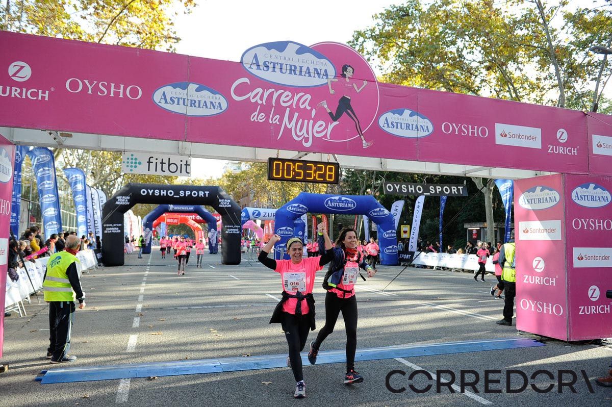 Llegada de la Carrera de la Mujer de Barcelona (ARCO IZQUIERDO 16)