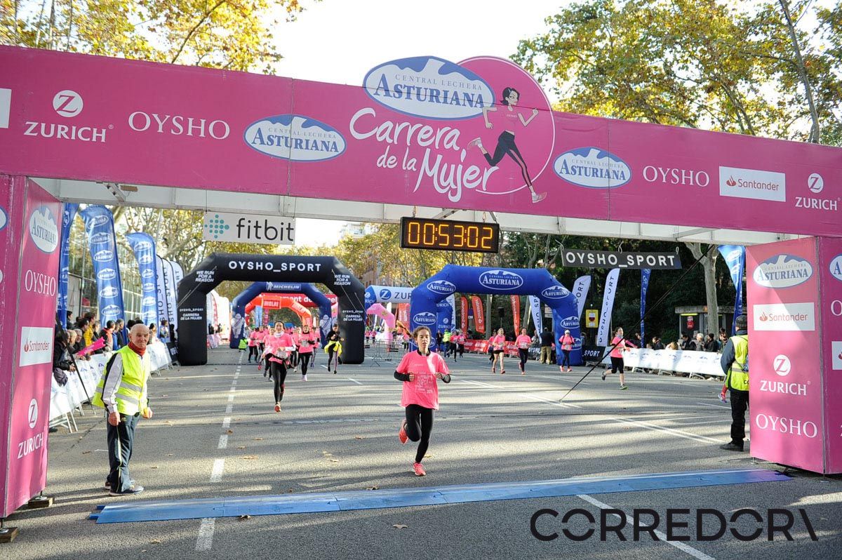 Llegada de la Carrera de la Mujer de Barcelona (ARCO IZQUIERDO 15)