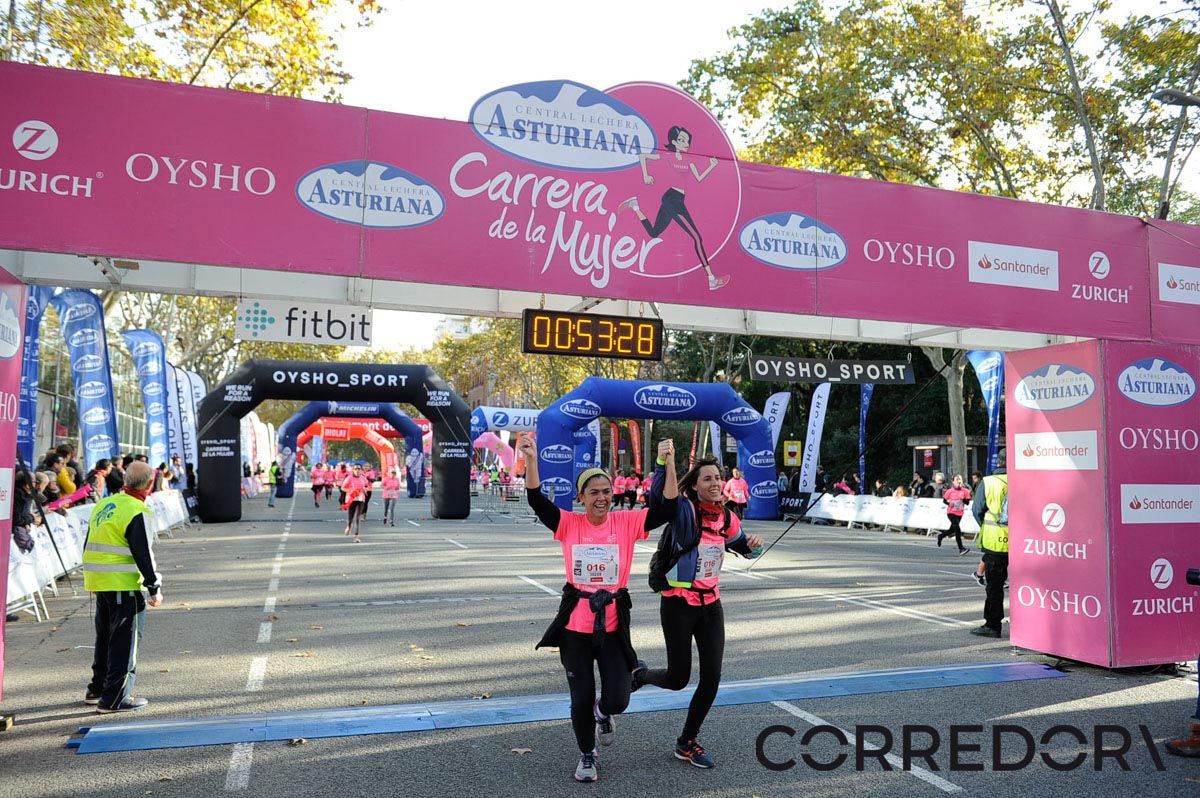 Llegada de la Carrera de la Mujer de Barcelona (ARCO IZQUIERDO 16)